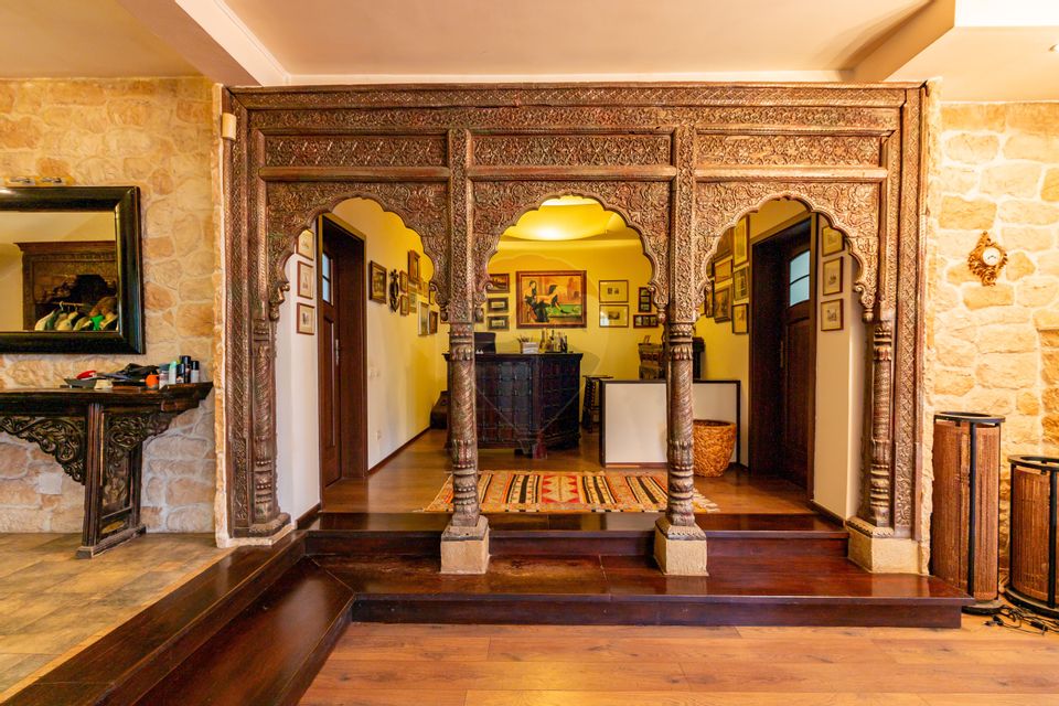 8 room House / Villa for sale