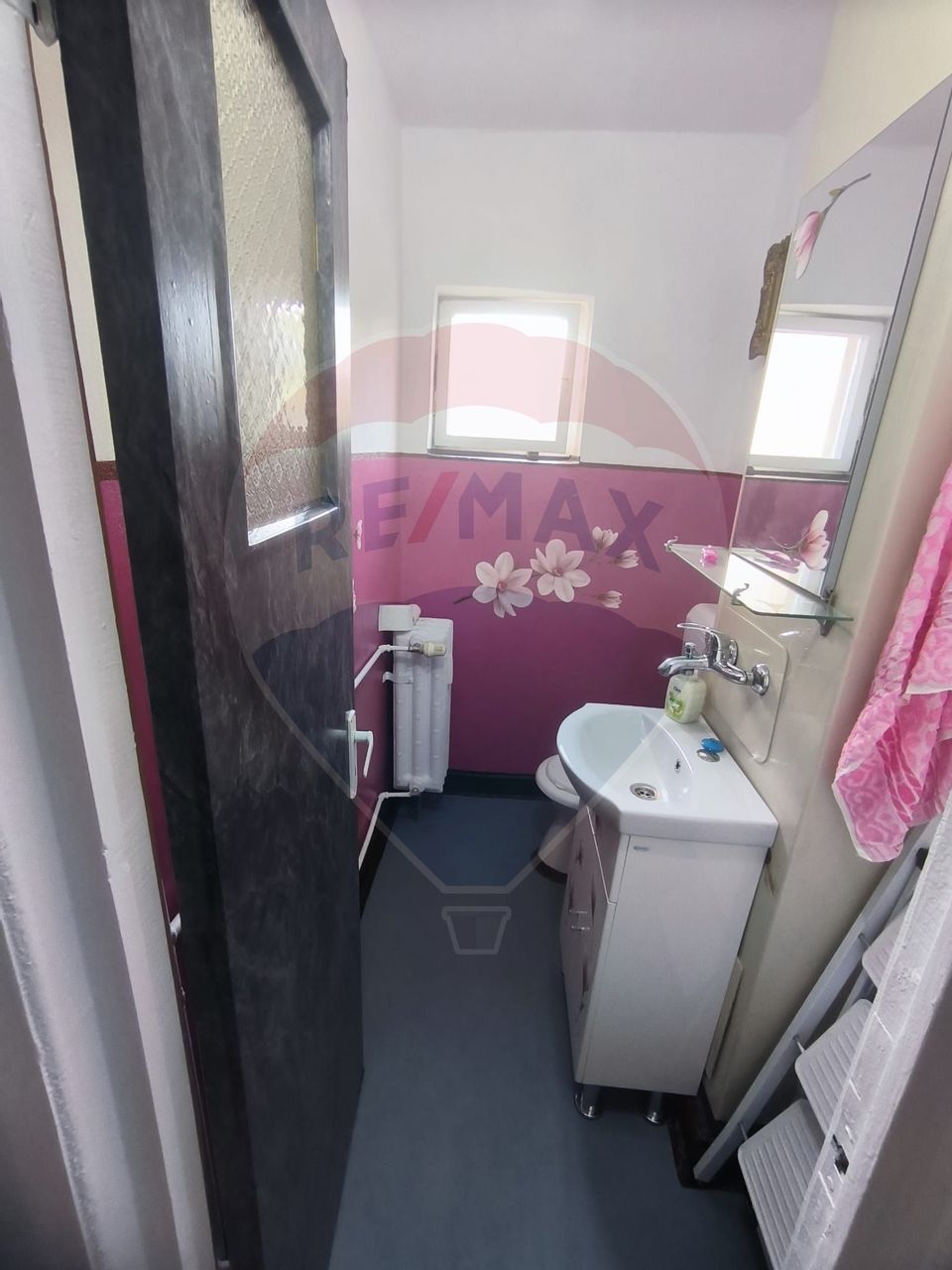 Vanzare ap 3 camere 2 bai etaj 1 complet decomandat  zona Miorita