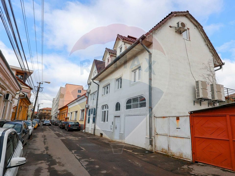 10 room House / Villa for sale, Central area