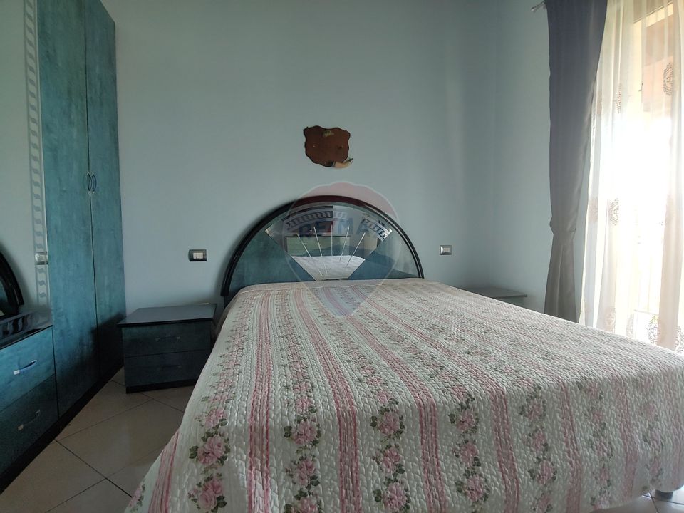 Casă / Vilă de lux cu 5 camere de vânzare în Vadu Moldovei, Suceava