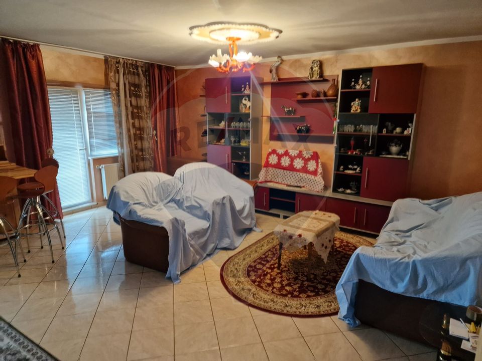 Apartament cu 3 camere de vânzare în zona Stefan cel Mare