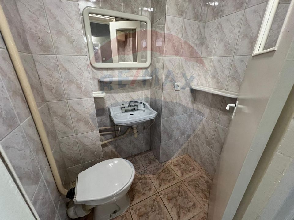 Apartament cu 3 camere de vânzare în zona Narcisa