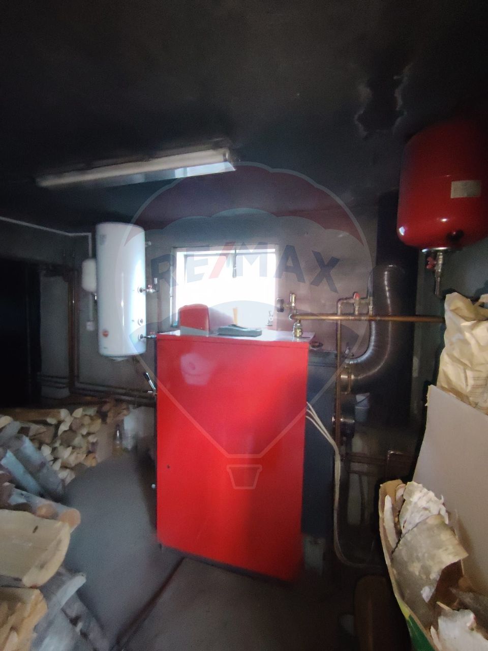 Case cu 7 camere de vânzare în comuna Panaci, sat Drăgoiasa.