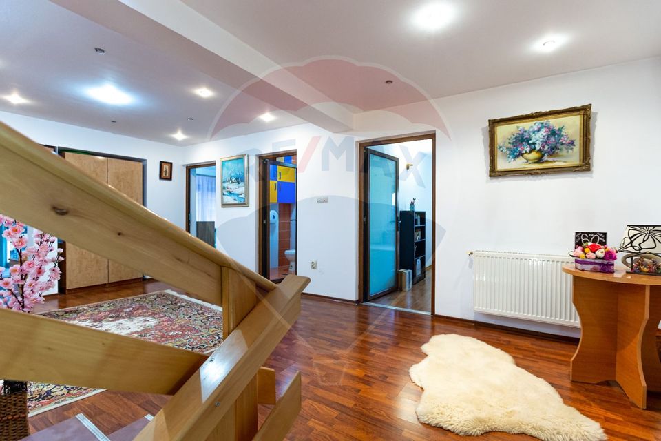 Vila, pretabila pentru PENSIUNE, de vanzare, Hemeiuș, Bacău