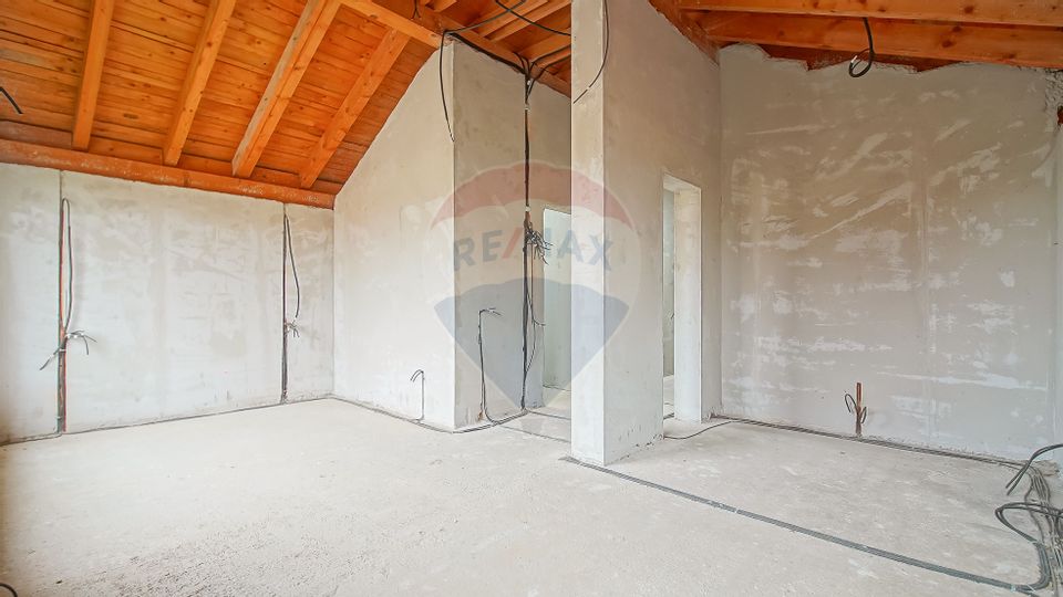 Casă spațioasă la gri, 4 camere, 3 băi, teren 500 mp – zona Bartolomeu