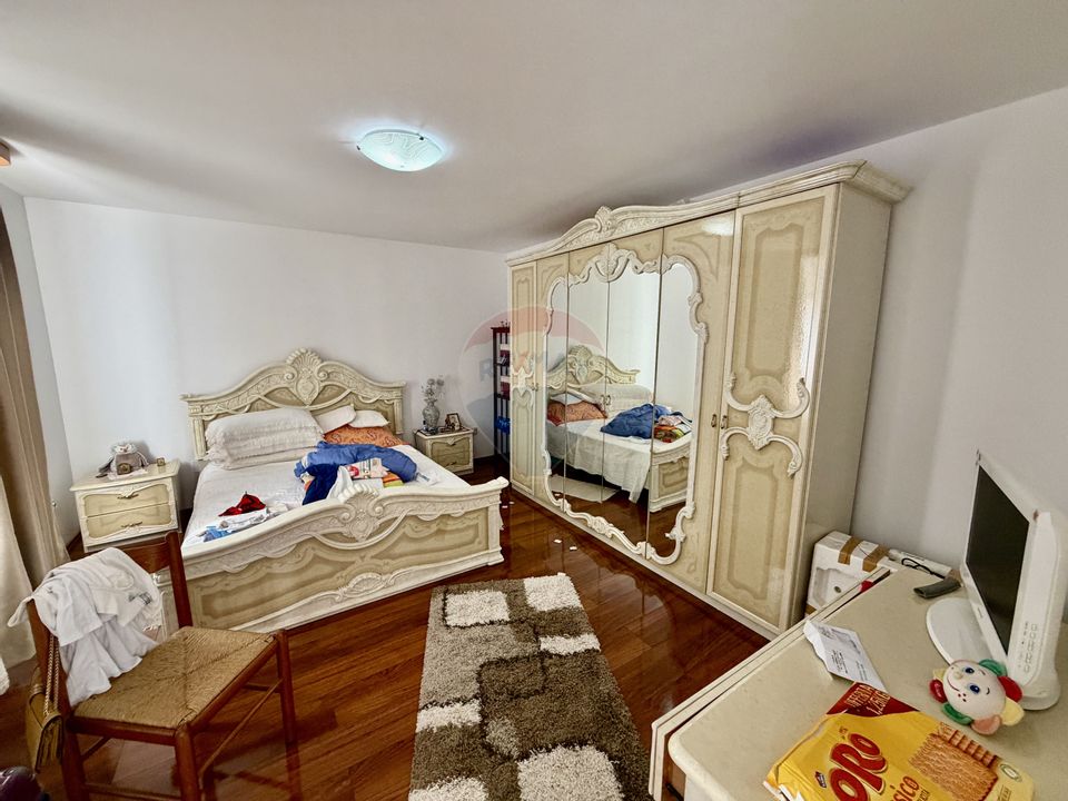 Casă / Vilă cu 4 camere de vânzare