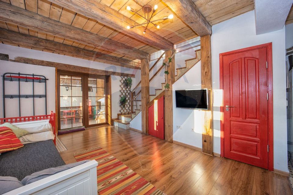 Casă cu două corpuri, teren 835 mp, str. I.L. Caragiale, Râșnov