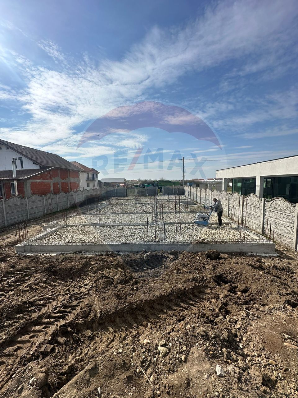 Land 698sqm Nojorid / None