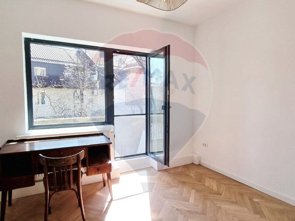 De închiriat apartament de 3 camere în Primăverii