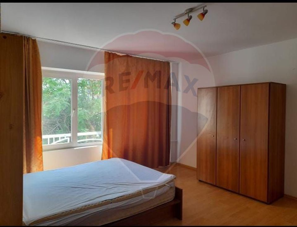 For rent Spacious studio Piata Unirii