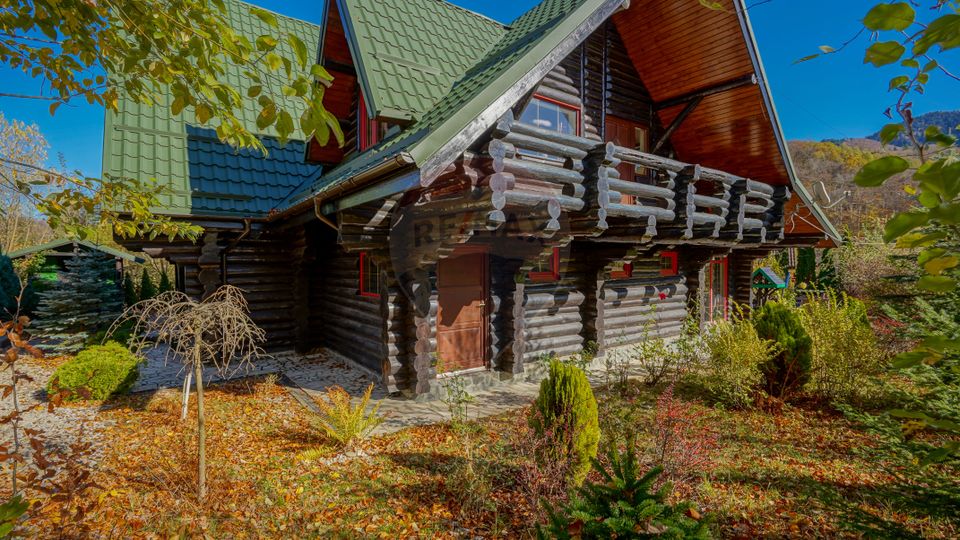 8 room House / Villa for sale