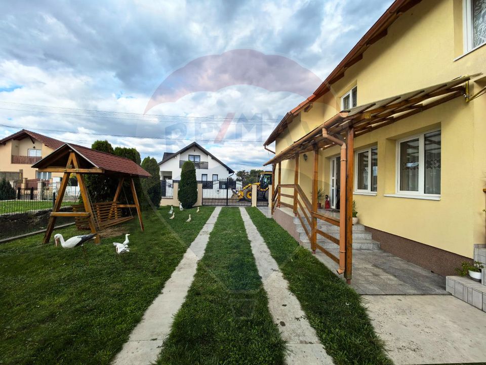 Casă spațioasă cu garaje în Seini | De Vanzare |