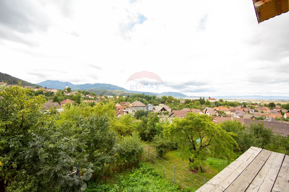 Duplex spațios – oportunitate pentru dezvoltatori sau două familii