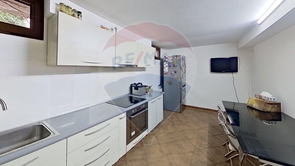 Casă / Vilă cu 7 camere de închiriat în zona Domenii