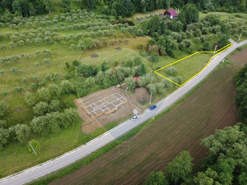 Teren intravilan de vanzare in Groși