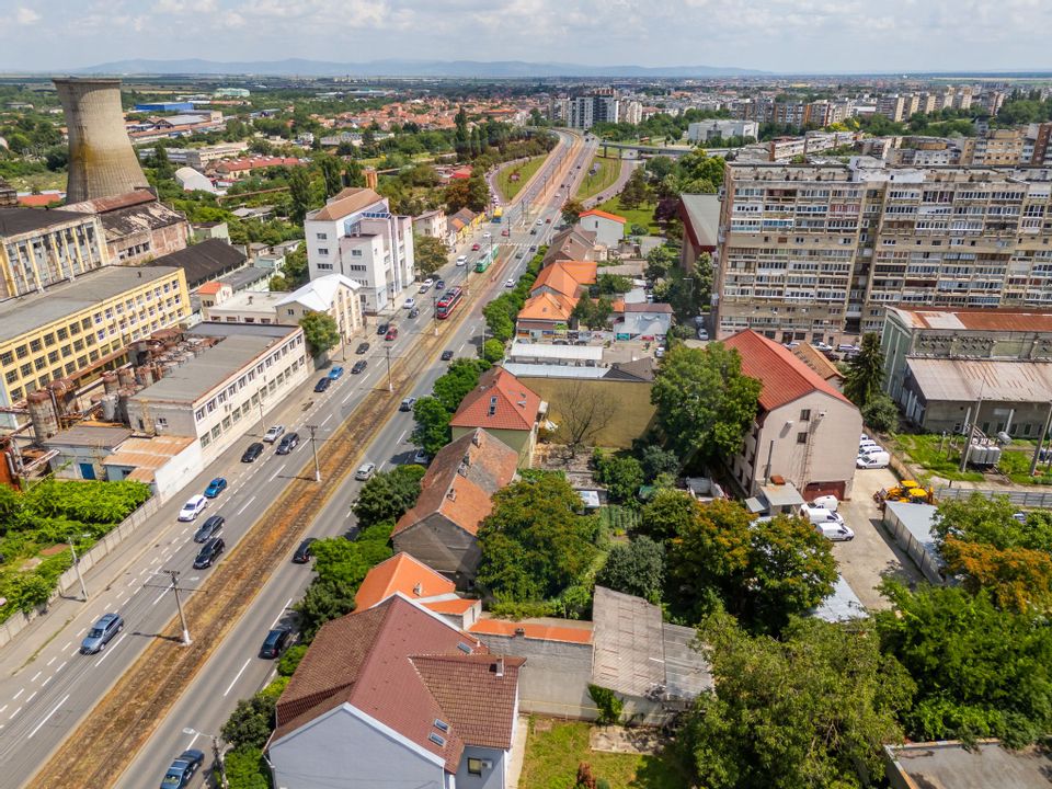 Spațiu comercial central de inchiriat. 192 mp, acces auto si parcare.