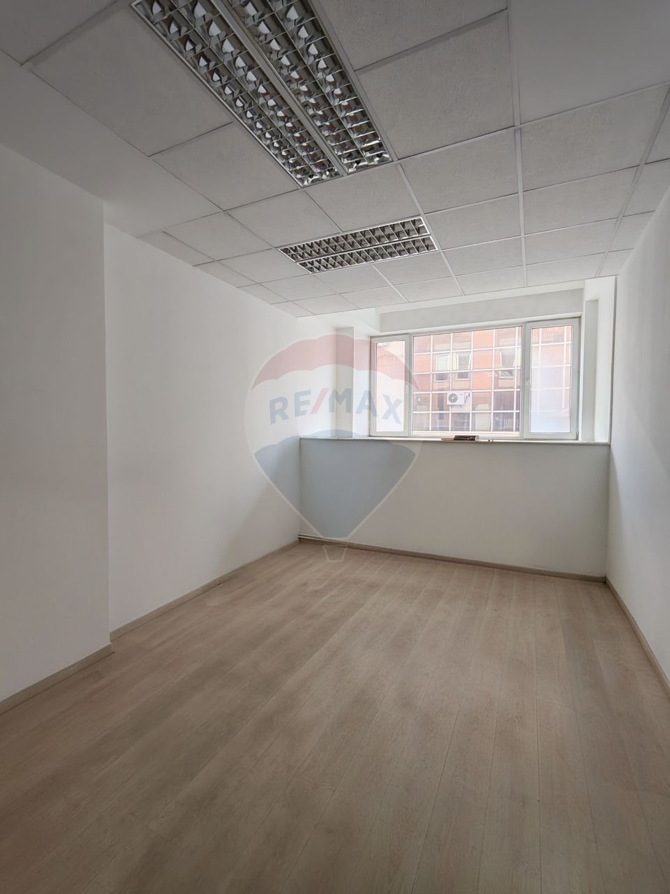 140sq.m Commercial Space for rent, Central area