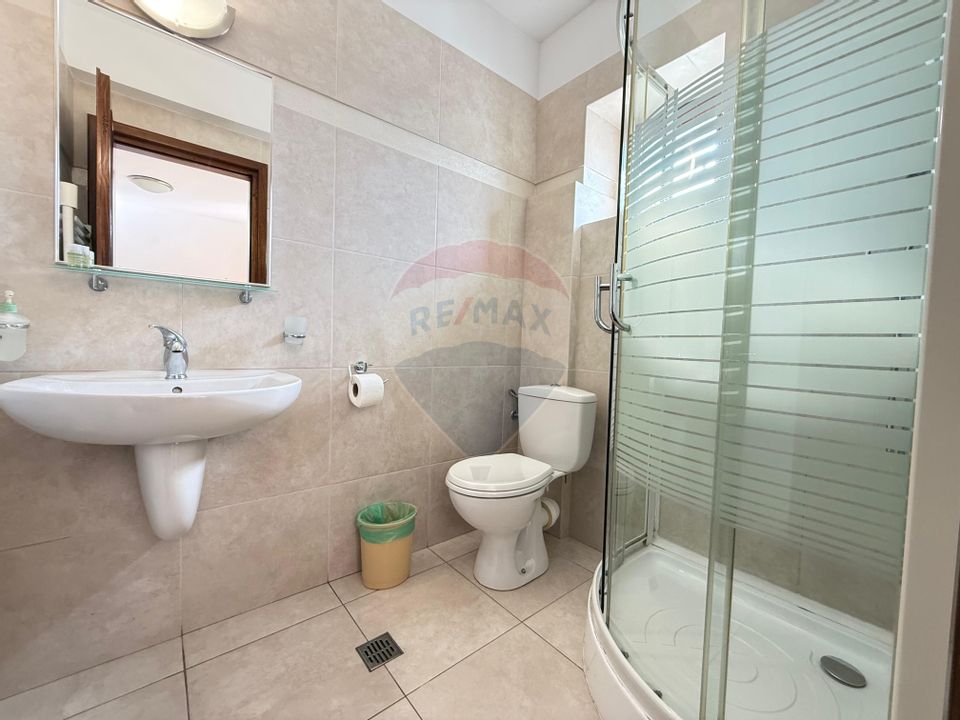 Pensiune cu 14 camere de vânzare Bucovina lângă pârtia Pojorata Malini