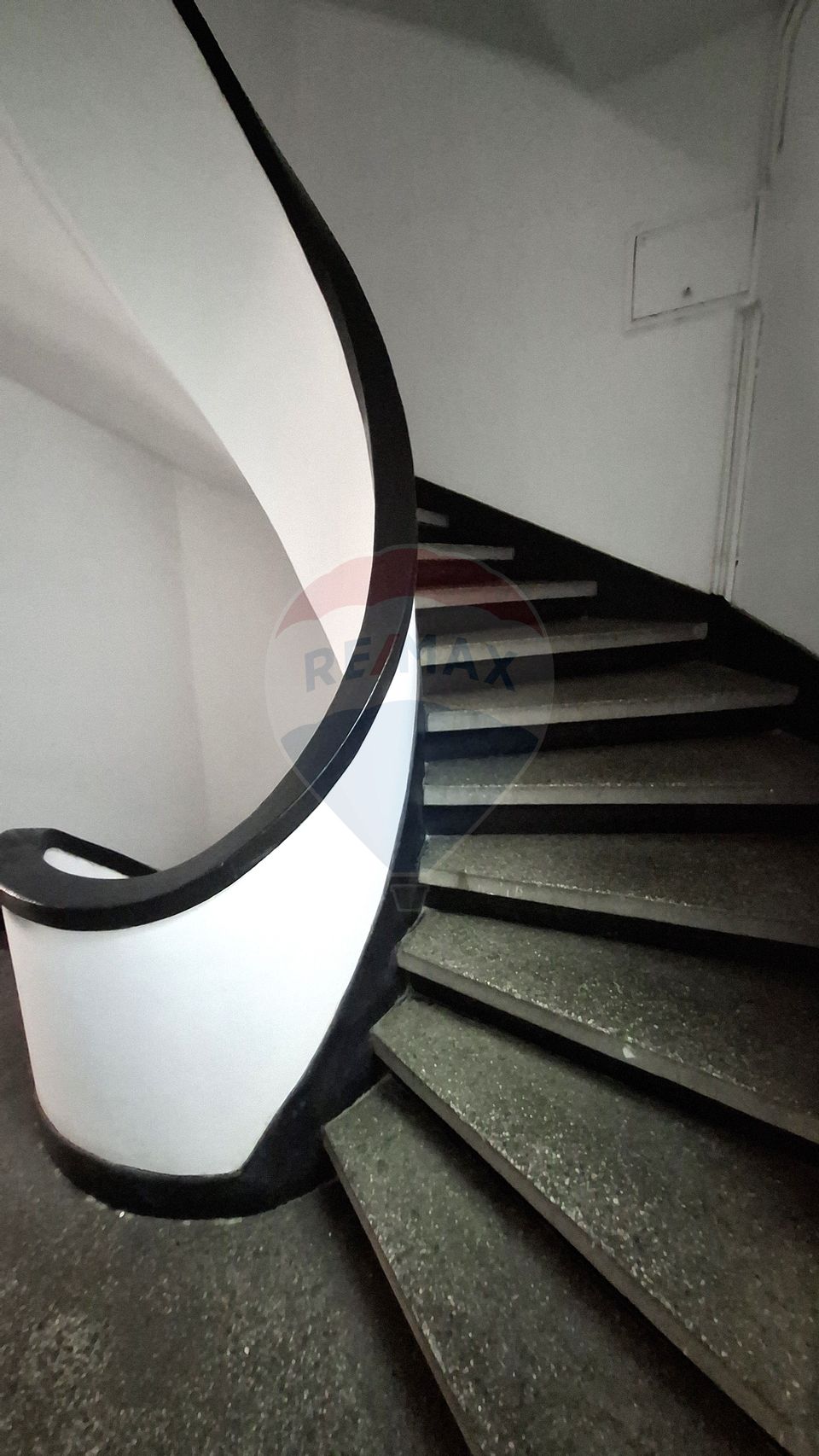 3 cam Ultracentral, Logofăt Luca Stroici corner with Batistei