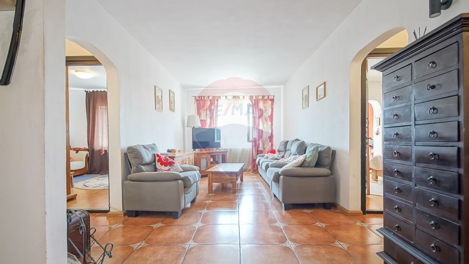 De vanzare 4 camere Racadau-zona Parcul Trandafirilor