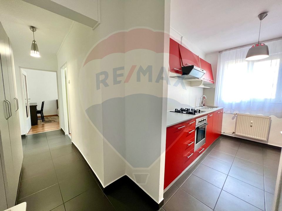 De închiriat apartament cu 3 camere, în zona Dacia