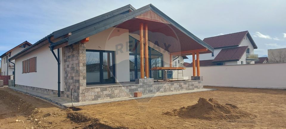 Comision 0 %! Casă cu 4 camere de vânzare în zona Stupini!