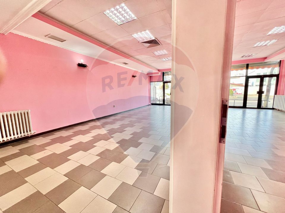 122sq.m Commercial Space for rent, Decebal area