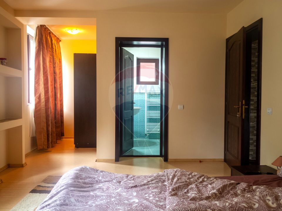 Casă / Vila cu 6 camere de vânzare în Predeal