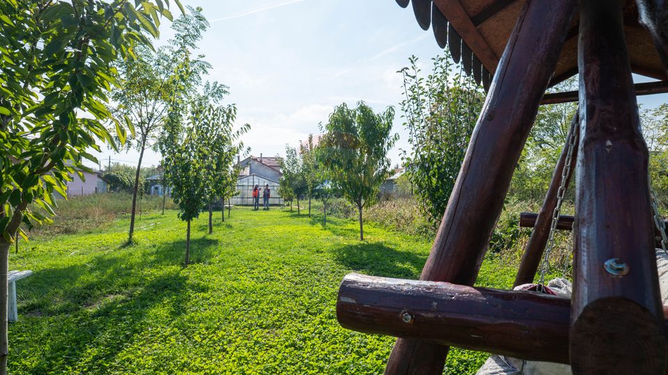 Vanzare vila si spațiu comercial, gradina si garaj-zona Corbii Mari