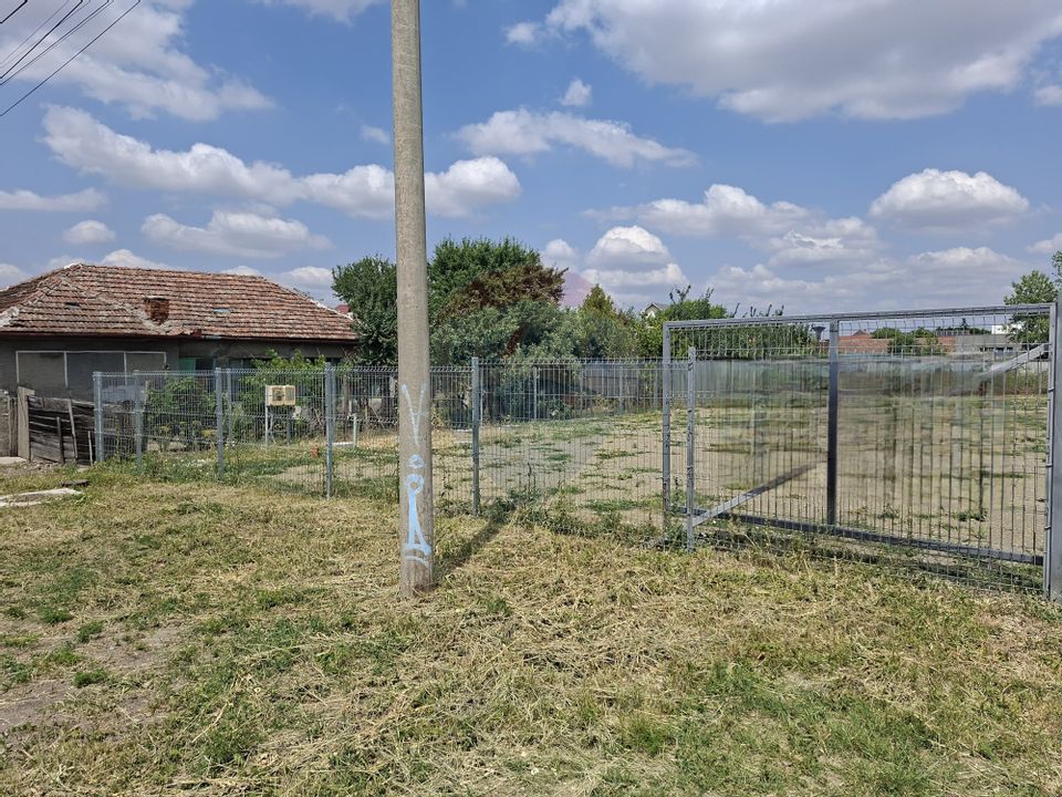 Teren logistic 907 mp de închiriat/ Aurel Vlaicu