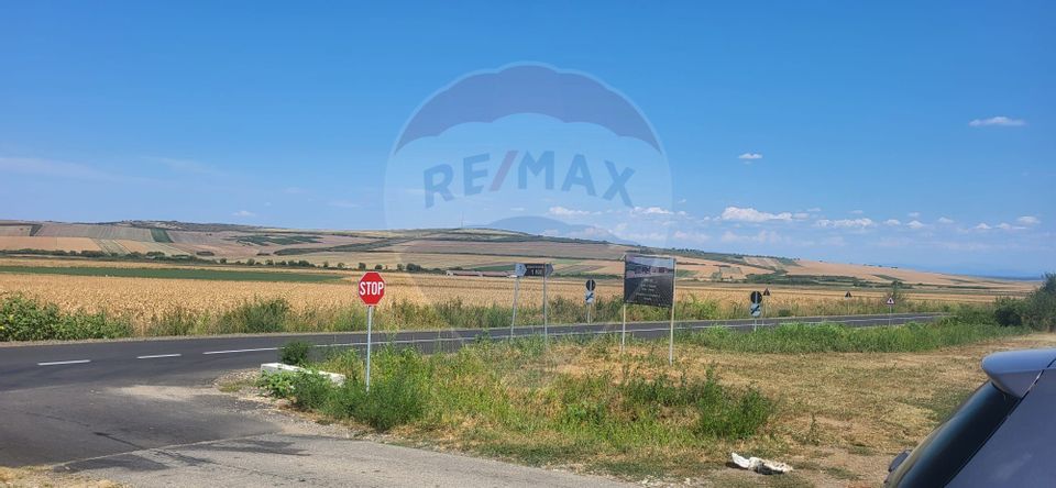 Land 70,000sqm Maderat / Strada principala