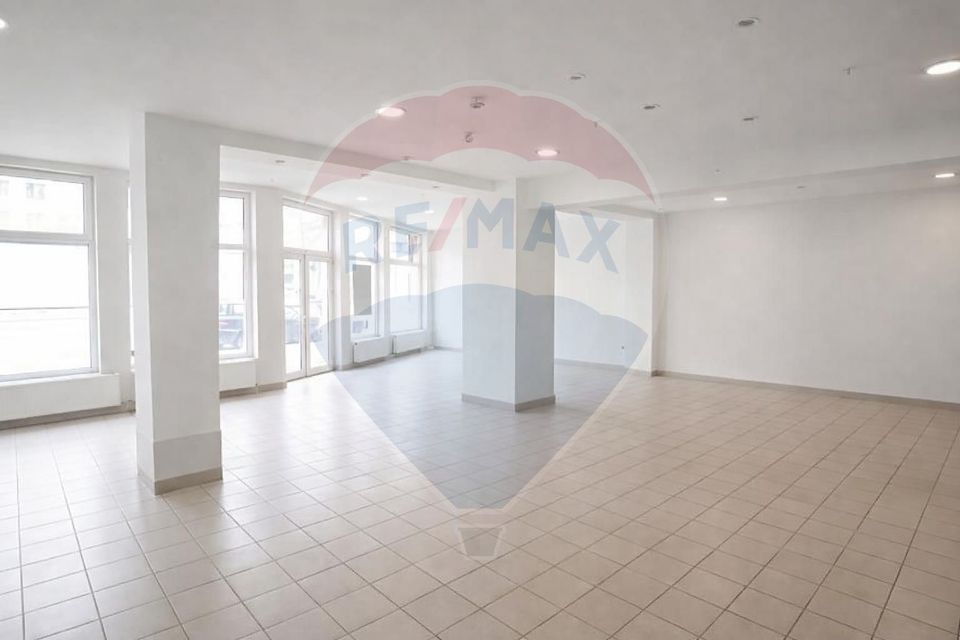 225sq.m Commercial Space for sale