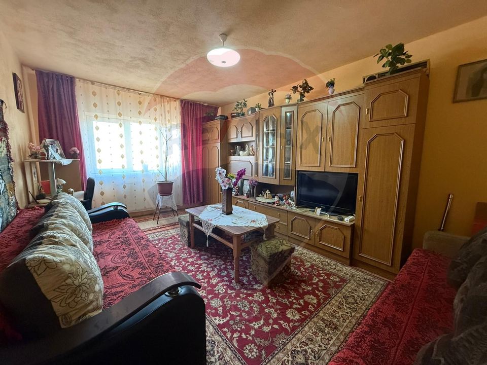 Apartament 2 camere de vanzare - Zona Lazaret