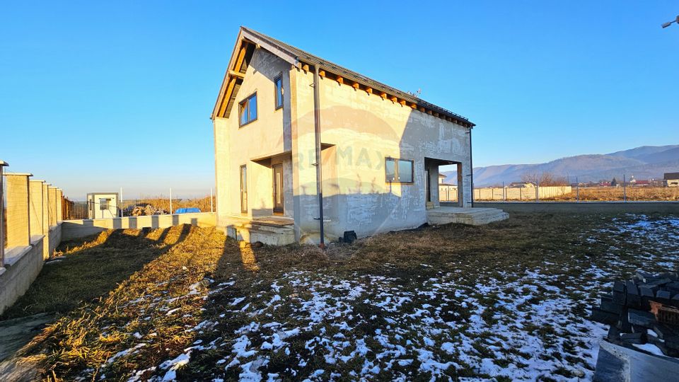 Comision 0% | Cristian | Finisaje La alegere | 3 băi | Teren 500 mp