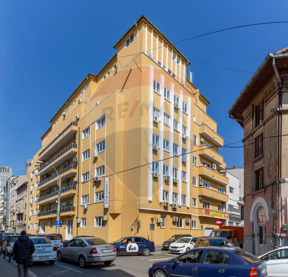 100% occupancy office building, on Caderea Bastiliei Street