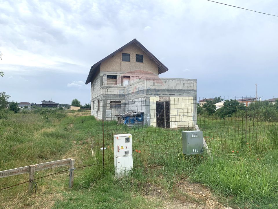 Casa la rosu de vanzare, 6 camere, Buda-Bragadiru