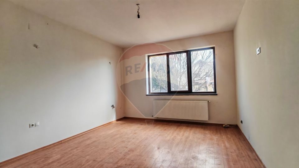 Villa for sale in Berceni, land 1161 sqm | Investment opportunity