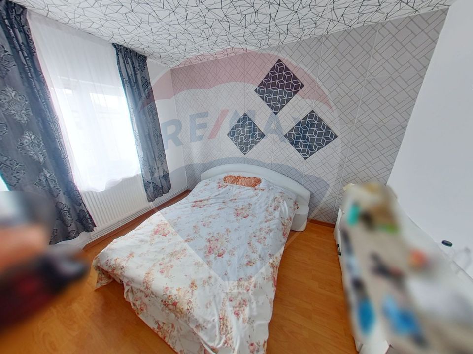 Apartament cu 3 camere de vânzare în zona Est