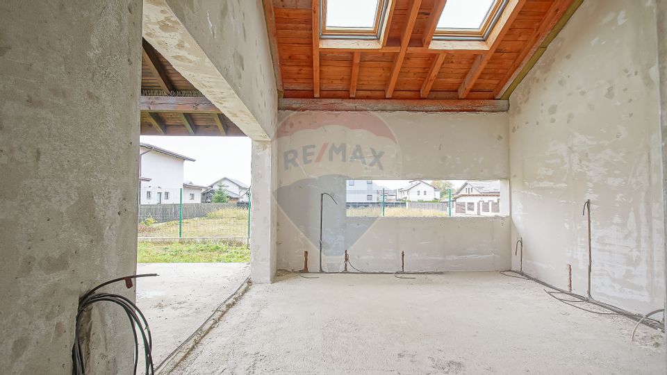 Casă spațioasă la gri, 4 camere, 3 băi, teren 500 mp – zona Bartolomeu