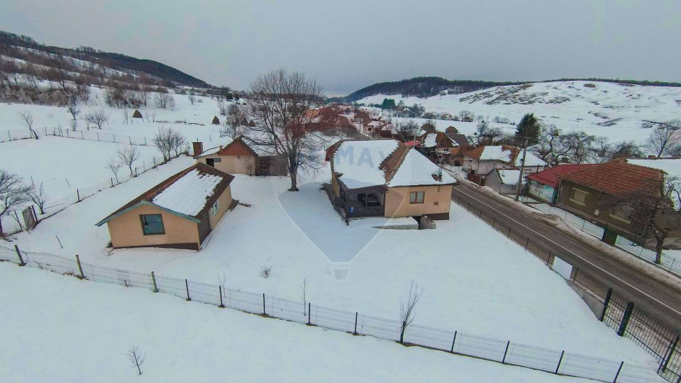 Casă cu 4 camere din cărămidă, de vânzare în zona Bratca-Damiș