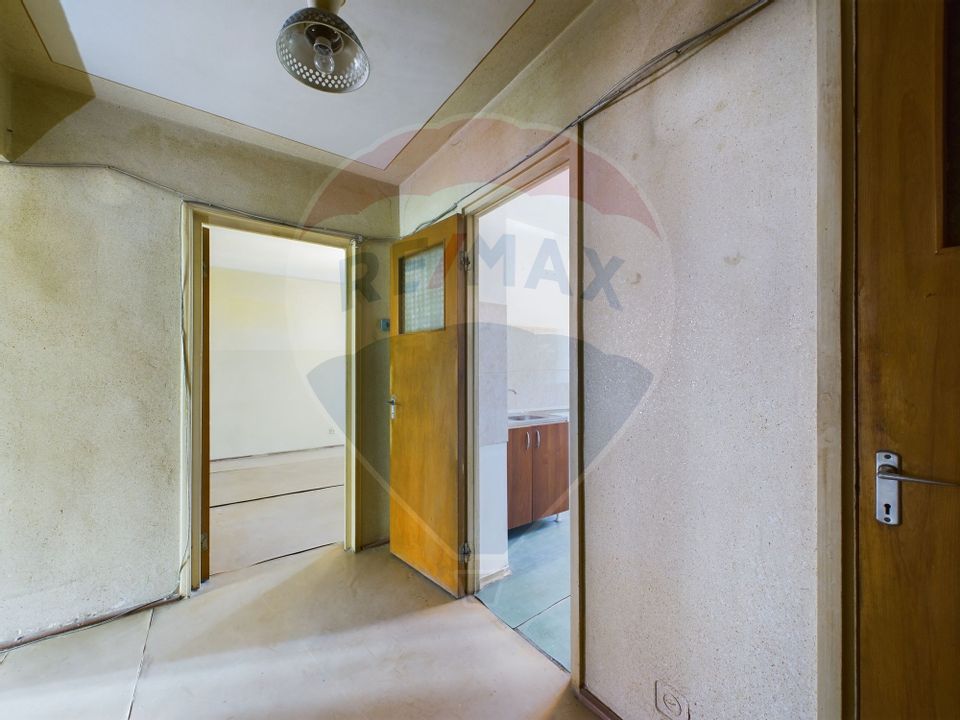 Apartament 3 camere de vanzare, racordare la gaze - Zona Straja