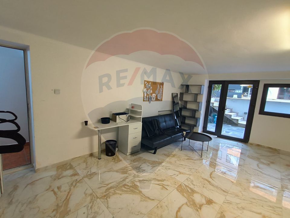 165sq.m Commercial Space for rent, Plopilor area