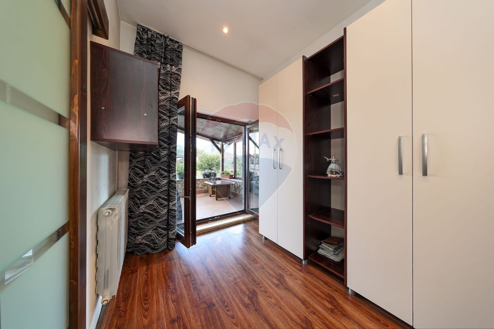 Conac, proprietate unica, in mijlocul naturii, Sacele!