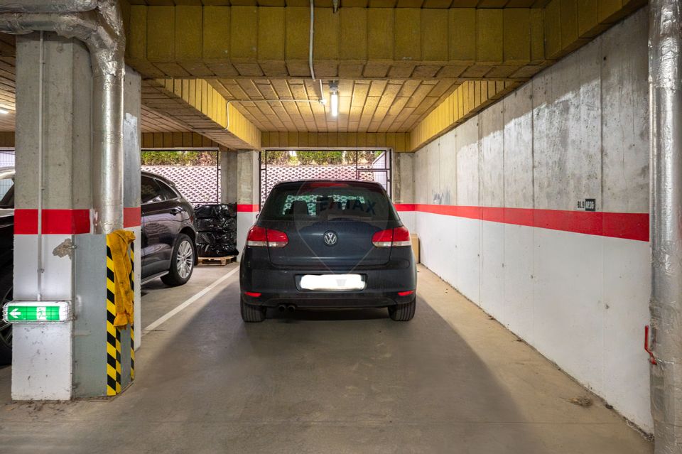 Apartament cu 2 camere,  2 băi și parcare subterană în Tractorul