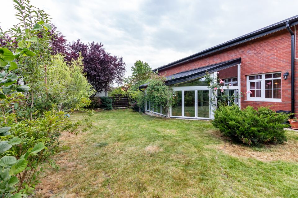 8 room House / Villa for sale