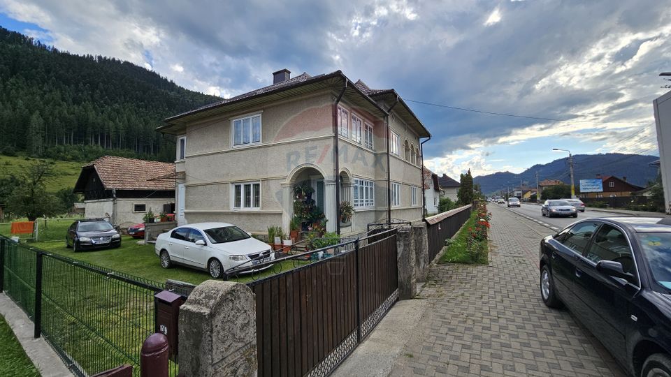 Casa 225 mp, teren intravilan 4822 mp C. Moldovenesc, Suceava