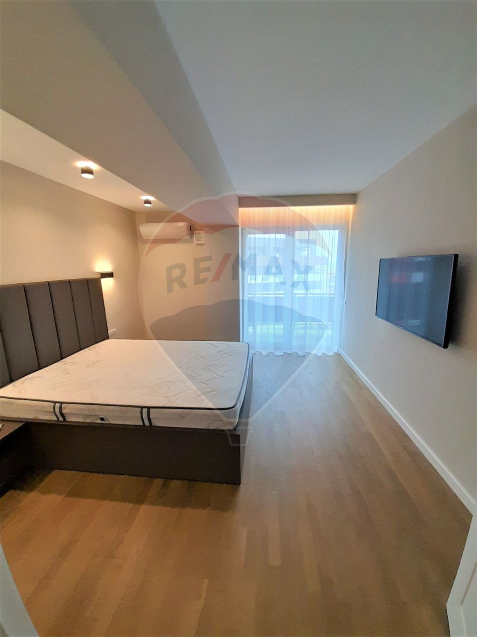 Apartament cu 3 camere de închiriat în zona Buna Ziua