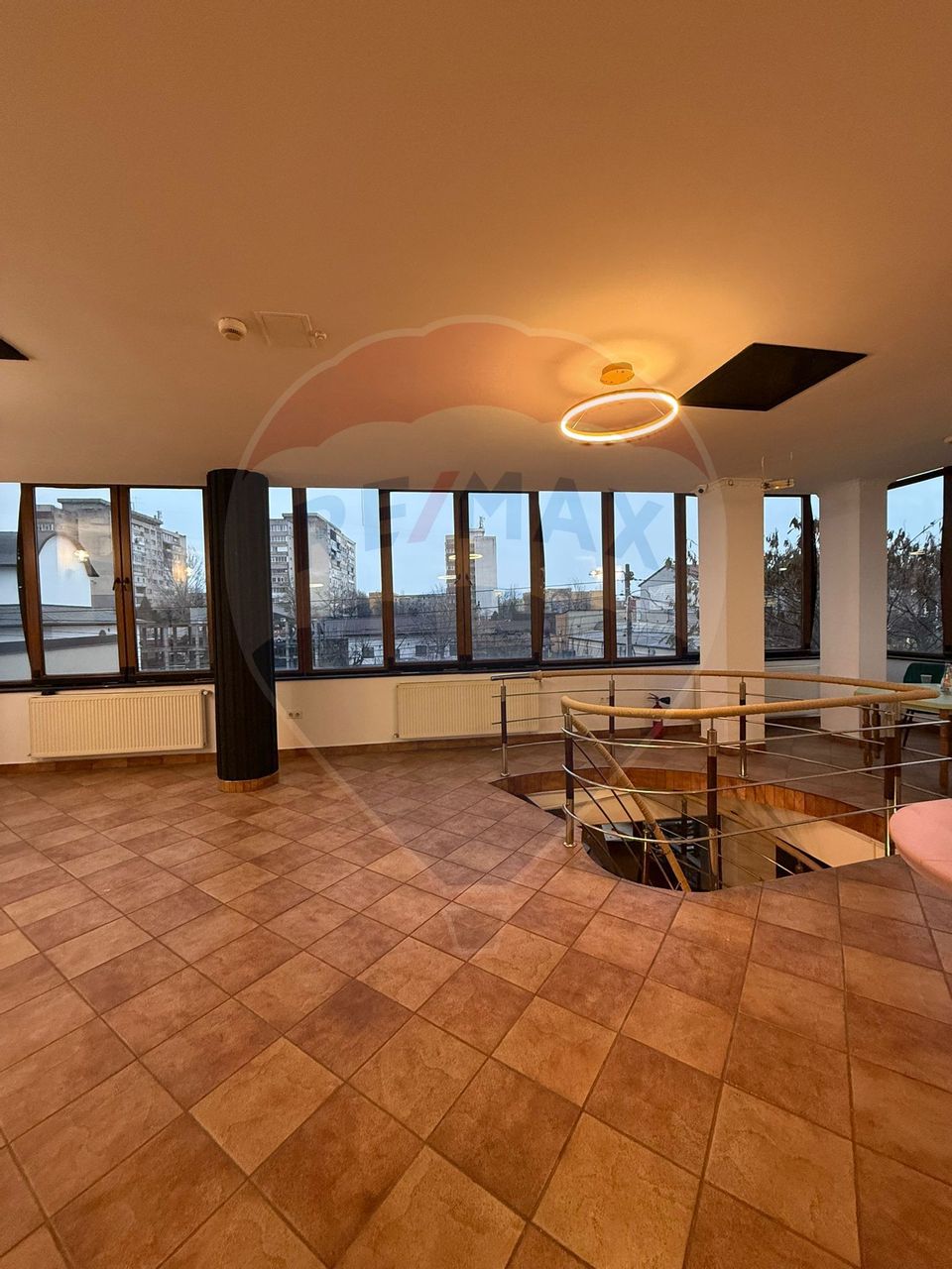 Spațiu comercial de inchiriat Valea Rosie