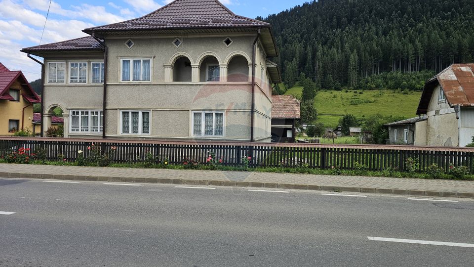 Casa 225 mp, teren intravilan 4822 mp C. Moldovenesc, Suceava