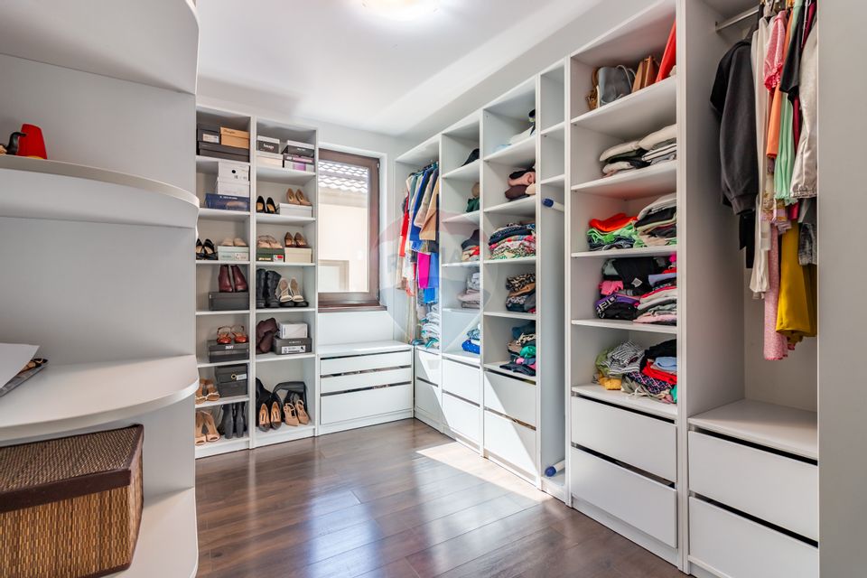 Vanzare Vila Individuala mare | 7 camere, 2 terase | P+1+2R | Curte